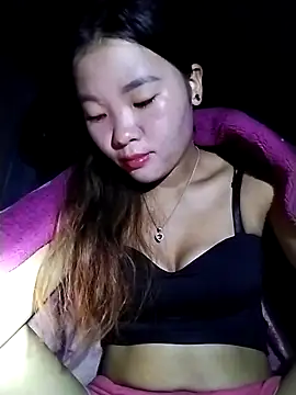 lylylove online show from October 4, 2025, 12:01 am