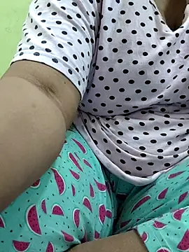 ARPITAGOYAL143 online show from November 24, 2025, 6:24 am