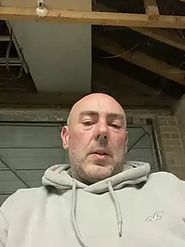 Snapshot of Richmcgee chatting on March 18, 2026, 8:21 pm Richmcgee online show from March 18, 2026, 8:21 pm