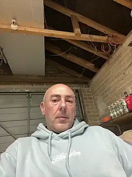 Snapshot of Richmcgee chatting on March 28, 2026, 8:21 pm Richmcgee online show from March 28, 2026, 8:21 pm