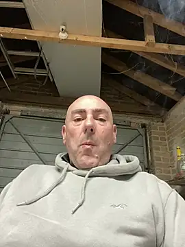Snapshot of Richmcgee chatting on March 16, 2026, 8:11 pm Richmcgee online show from March 16, 2026, 8:11 pm