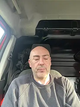 Snapshot of Richmcgee chatting on April 10, 2026, 7:37 am Richmcgee online show from April 10, 2026, 7:37 am