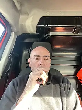 Snapshot of Richmcgee chatting on April 2, 2026, 10:00 am Richmcgee online show from April 2, 2026, 10:00 am