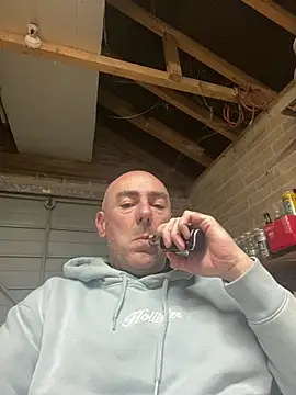 Snapshot of Richmcgee chatting on April 1, 2026, 7:44 pm Richmcgee online show from April 1, 2026, 7:44 pm