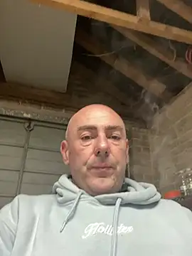 Snapshot of Richmcgee chatting on March 31, 2026, 7:27 pm Richmcgee online show from March 31, 2026, 7:27 pm