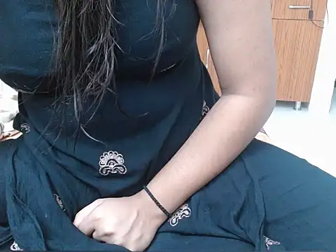 Vaani Singha online show from October 6, 2025, 12:50 pm