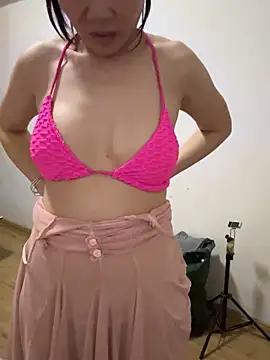 xiiuuff18 online show from November 7, 2025, 1:15 pm