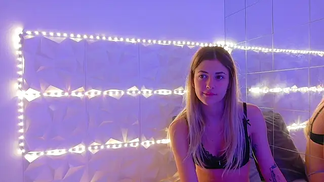 Aishha  online show from September 22, 2025, 5:13 am