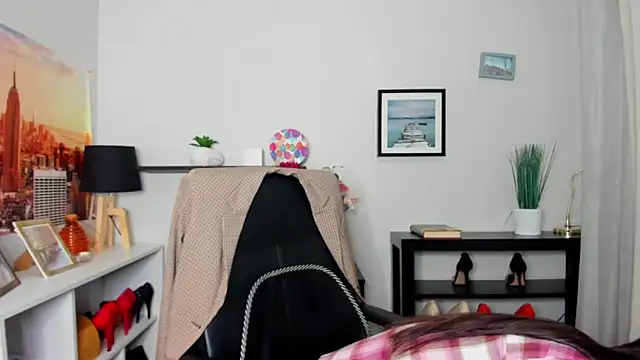 Velvet Jasmine online show from December 20, 2025, 7:33 am