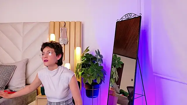 Zafiro Gem  online show from September 12, 2025, 7:57 pm