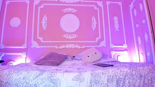 aitana johns online show from October 31, 2025, 1:19 pm