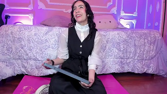 aitana johns online show from October 16, 2025, 12:13 pm