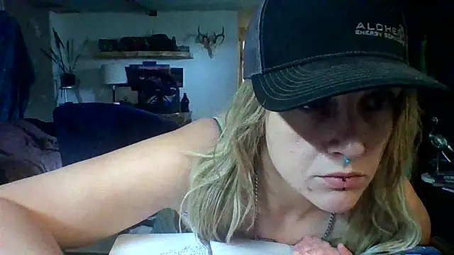 Snapshot of cutiekayls chatting on June 30, 2026, 10:43 pm cutiekayls online show from June 30, 2026, 10:43 pm