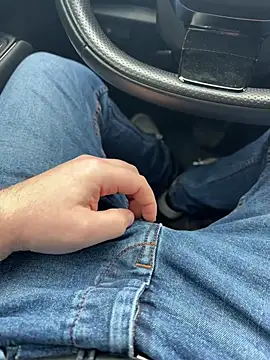 Dmnk2011 online show from March 25, 2026, 9:08 am