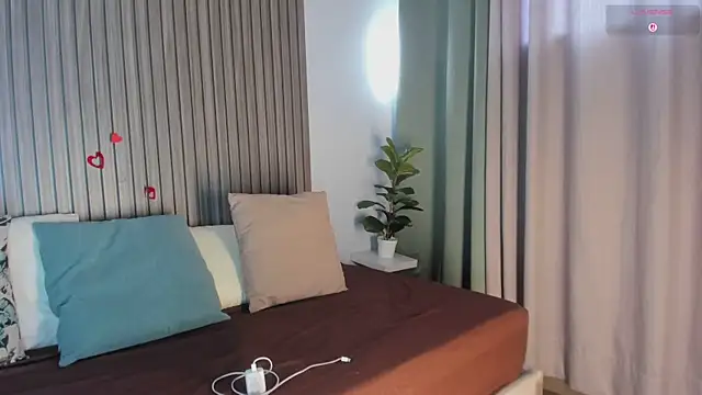 HelenaCole- online show from February 14, 2026, 1:33 pm