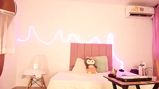 Snapshot of Valerin_salazar chatting on October 4, 2025, 8:10 pm Valerin salazar online show from October 4, 2025, 8:10 pm