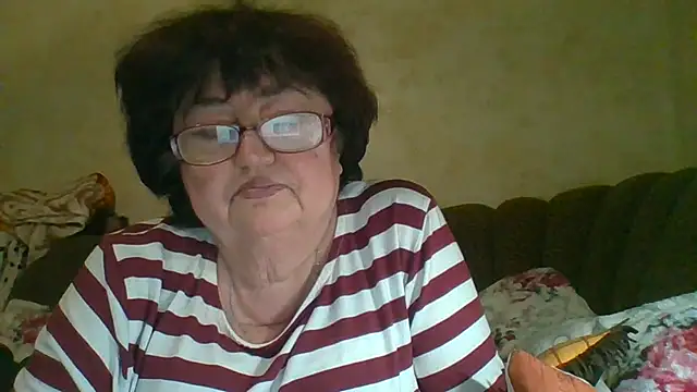 Snapshot of MilaSky5303 chatting on October 26, 2025, 10:32 pm MilaSky5303 online show from October 26, 2025, 10:32 pm