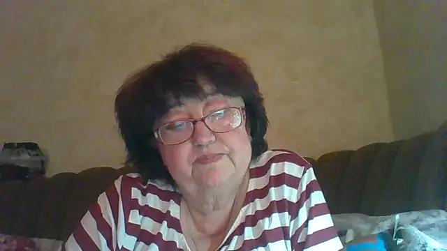 Snapshot of MilaSky5303 chatting on October 8, 2025, 11:23 am MilaSky5303 online show from October 8, 2025, 11:23 am