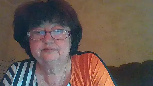 Snapshot of MilaSky5303 chatting on October 4, 2025, 8:43 pm MilaSky5303 online show from October 4, 2025, 8:43 pm