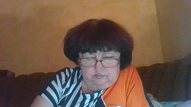 Snapshot of MilaSky5303 chatting on September 21, 2025, 11:32 pm MilaSky5303 online show from September 21, 2025, 11:32 pm