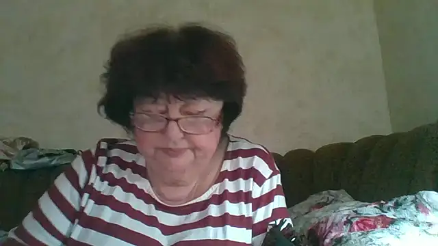 Snapshot of MilaSky5303 chatting on October 19, 2025, 9:45 am MilaSky5303 online show from October 19, 2025, 9:45 am