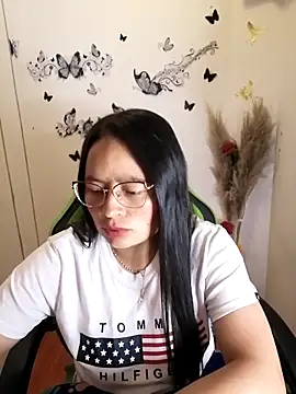 Daliz Leon online show from October 5, 2025, 2:24 am