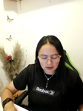 Daliz Leon online show from October 3, 2025, 2:37 am