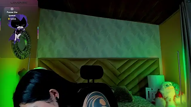  raven black online show from December 15, 2025, 12:44 pm