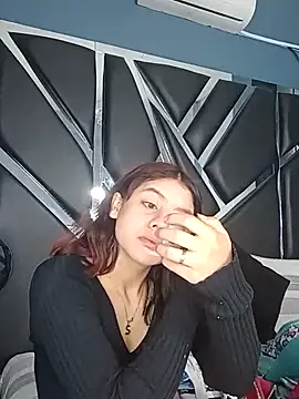 Snapshot of Julieth_brown_ chatting on September 19, 2025, 7:29 pm Julieth brown online show from September 19, 2025, 7:29 pm