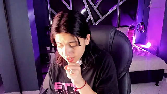 Snapshot of Julieth_brown_ chatting on October 2, 2025, 7:39 pm Julieth brown online show from October 2, 2025, 7:39 pm