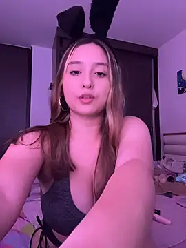 MoraInFire online show from April 4, 2026, 5:03 am