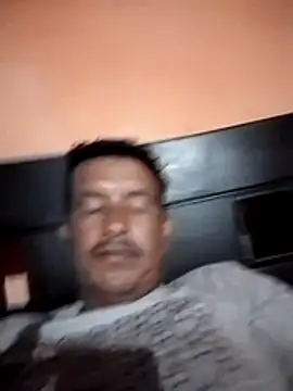 colombiano198720 online show from December 2, 2025, 12:22 am