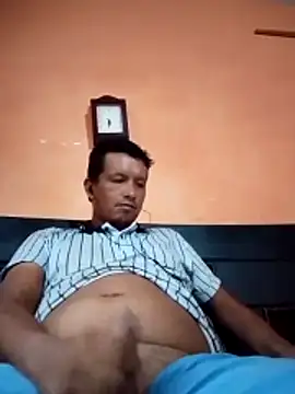 colombiano198720 online show from December 22, 2025, 12:05 pm