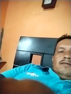 colombiano198720 online show from September 18, 2025, 11:46 am