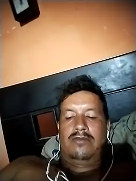 colombiano198720 online show from September 28, 2025, 11:23 pm