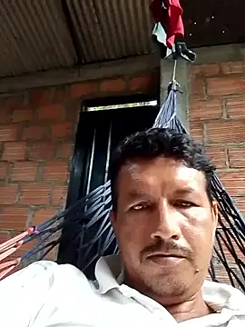 colombiano198720 online show from December 16, 2025, 12:31 pm