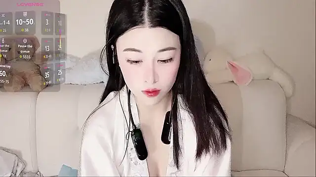 LuLu-Moon online show from October 20, 2025, 8:31 pm