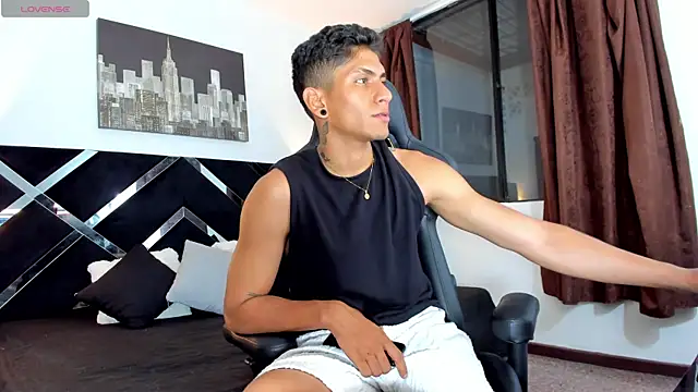 Adan Oriol online show from April 10, 2026, 3:46 am