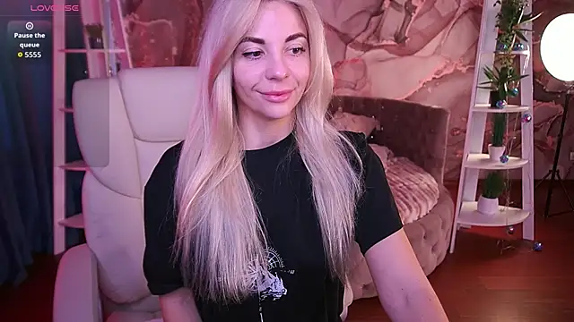 BellaRayyy online show from March 16, 2026, 5:44 am