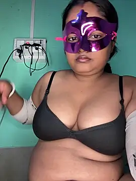 mimi87hoty online show from February 21, 2026, 5:26 pm