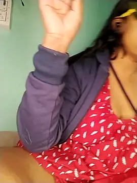 mimi87hoty online show from January 5, 2026, 5:38 pm