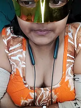 mimi87hoty online show from January 7, 2026, 10:20 am