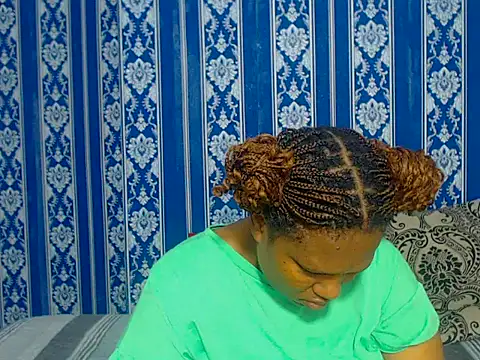 JUICEYLIPS333 online show from October 14, 2025, 4:51 pm