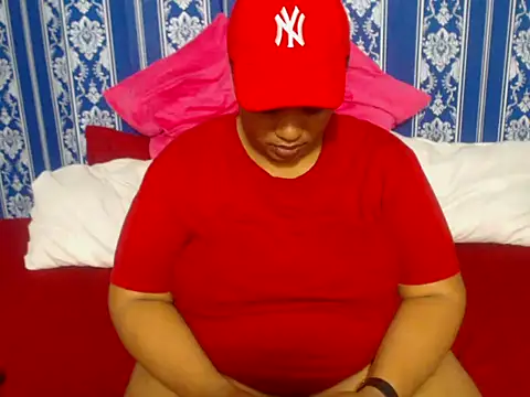 JUICEYLIPS333 online show from November 29, 2025, 12:22 am