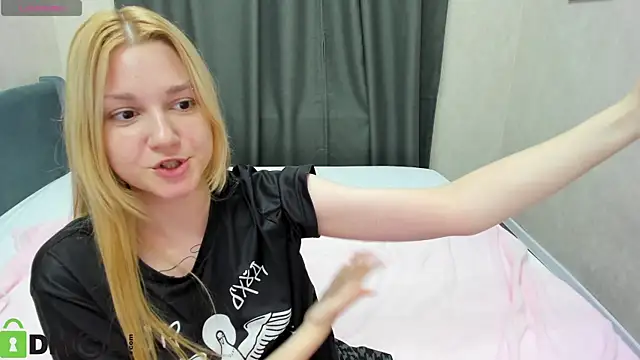 Snapshot of Sylvia_Ortiz chatting on September 13, 2025, 3:23 pm Sylvia Ortiz online show from September 13, 2025, 3:23 pm