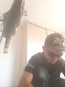 Loquendo2201 online show from October 9, 2025, 2:39 pm