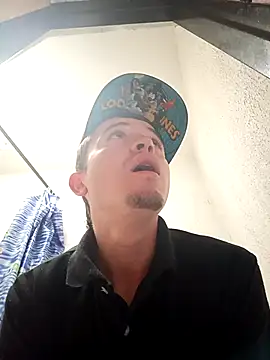 Loquendo2201 online show from October 12, 2025, 5:58 pm