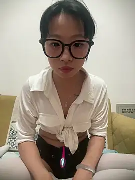 jingjing005 online show from April 12, 2026, 11:24 am