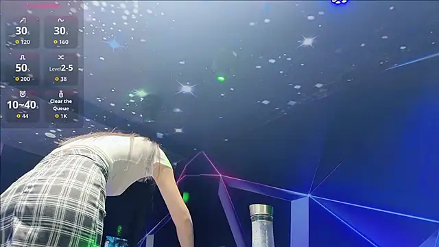 yuer2563 online show from December 4, 2025, 2:05 pm