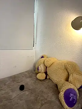 NicoleLeinn online show from September 12, 2025, 7:57 pm